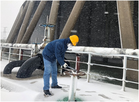 華能荊門熱電：風雪保電人