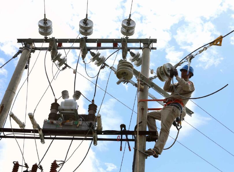 國網(wǎng)福安市供電公司新建線路 保證空巢老人供電穩(wěn)定