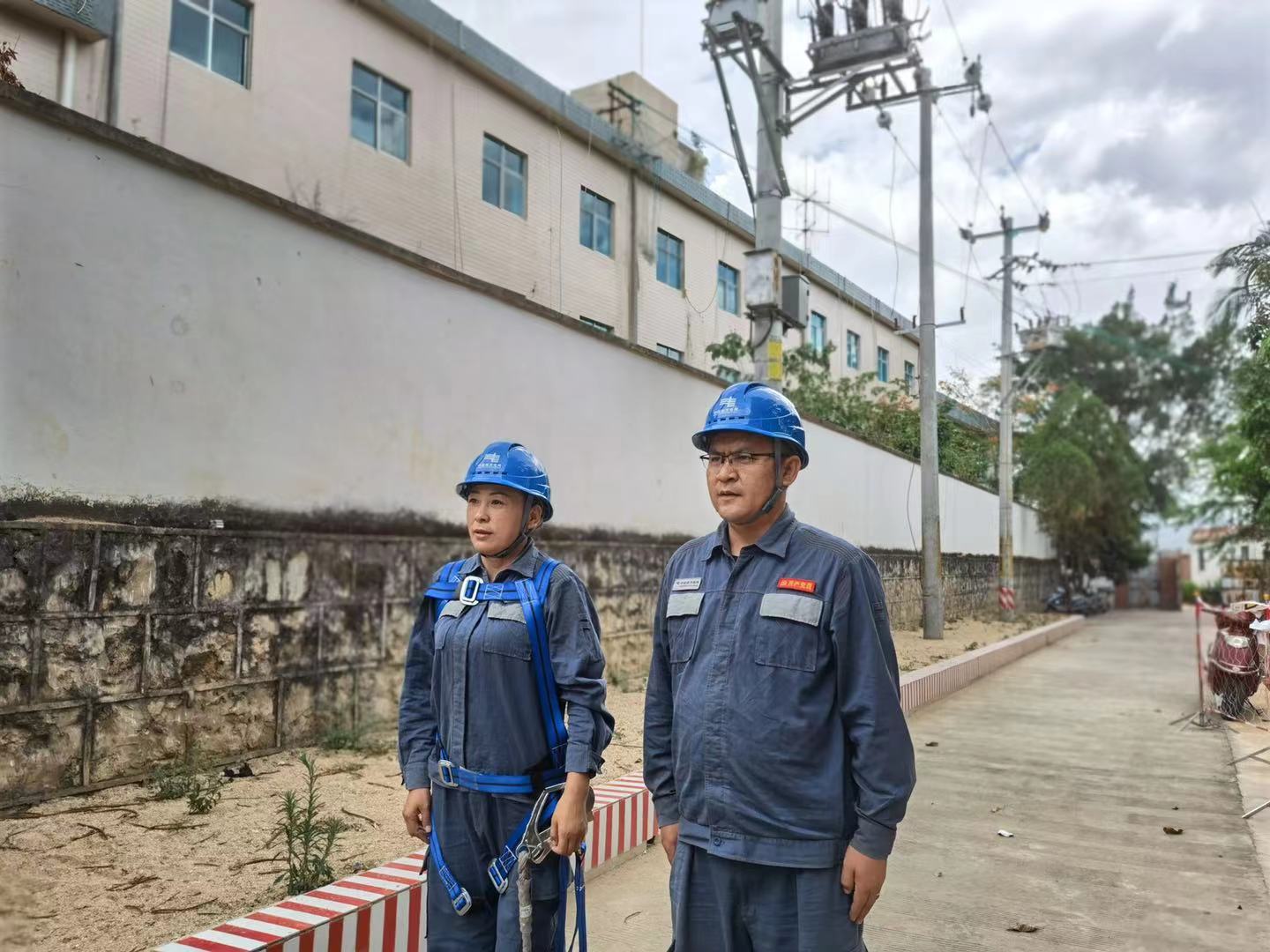 臨滄云縣供電局黨員帶頭開展崗評(píng)，促員工技能快速提升