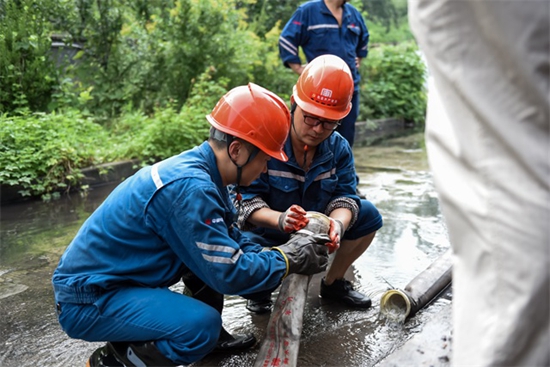 大唐淮北發(fā)電廠：黨員先鋒沖在前 抗洪搶險(xiǎn)保供電