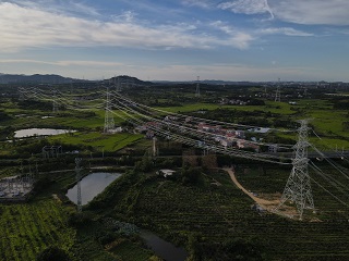 這項(xiàng)工程投產(chǎn)送電，將提高湖北省西電東送通道送電能力