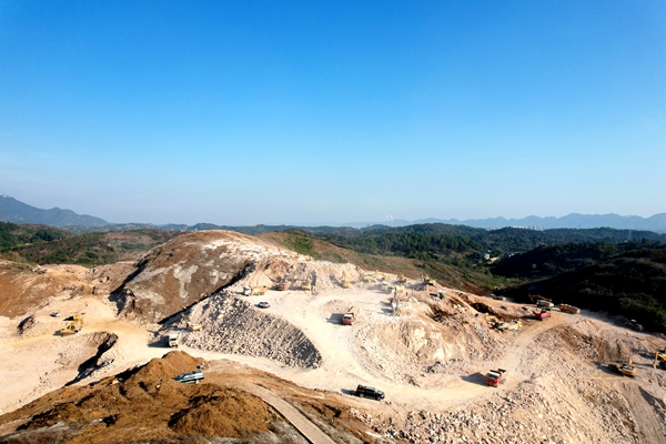 陜煤石電公司三期項目場地平整工程有序推進