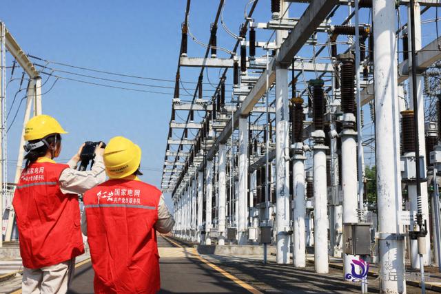 國網(wǎng)大足供電公司強化線路設(shè)備運維 下好度夏保供“先手棋”