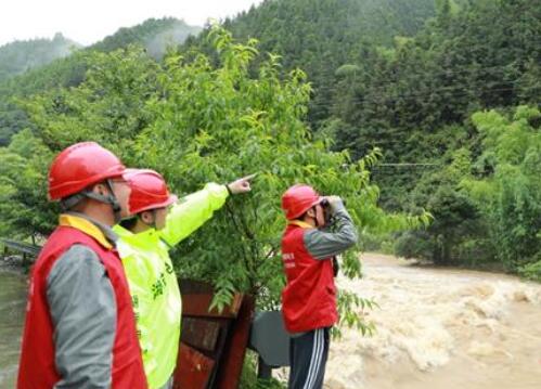 國網洞口縣供電公司聞“汛”而動 電力搶修24小時待命