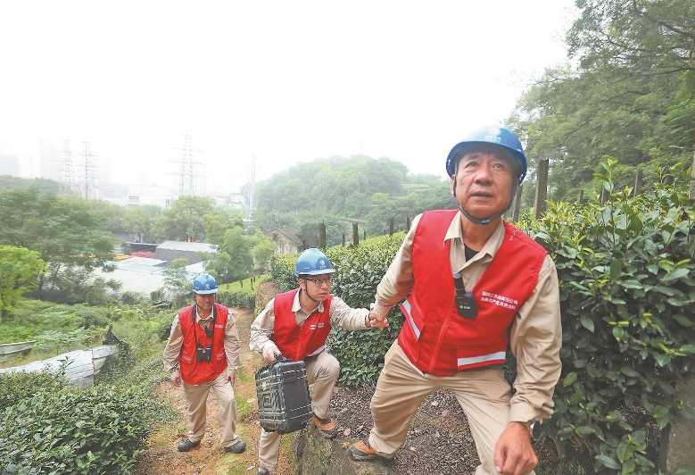 國網(wǎng)江蘇超高壓公司黨委強(qiáng)化黨建引領(lǐng)提升江蘇主網(wǎng)運(yùn)檢質(zhì)效