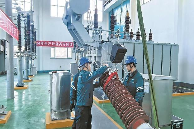 山西晉城供電研制組合器具，變壓器高壓套管吊裝無須登高